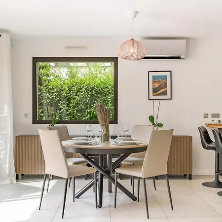 Valescure Sun, Pines & Golf Retreat Вілла Сен-Рафаель