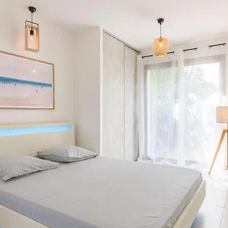 Вилла Valescure Sun, Pines & Golf Retreat Сен-Рафаэль