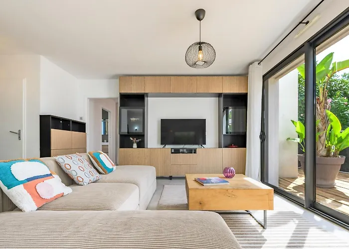 Вилла Valescure Sun, Pines & Golf Retreat Сен-Рафаэль