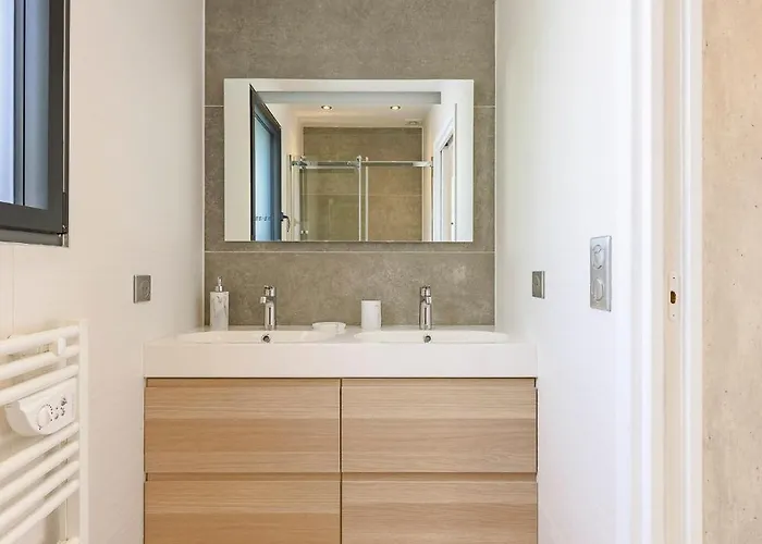 Вилла Valescure Sun, Pines & Golf Retreat Сен-Рафаэль