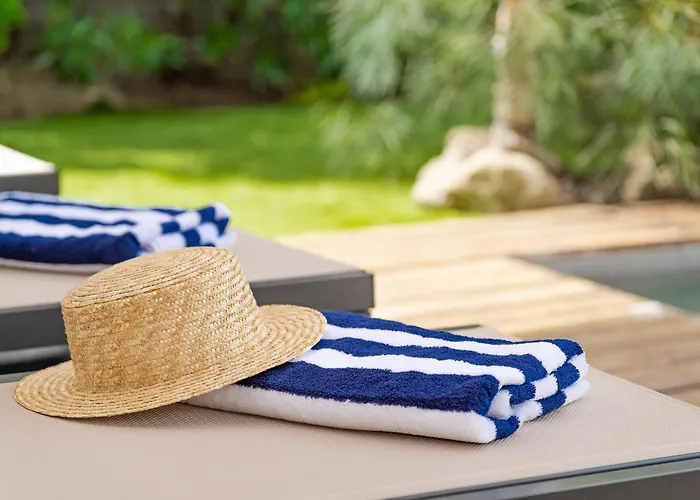 Valescure Sun, Pines & Golf Retreat Вилла