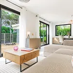 Вилла Valescure Sun, Pines & Golf Retreat *