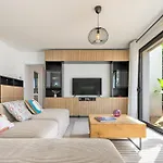 Вилла Valescure Sun, Pines & Golf Retreat Сен-Рафаэль