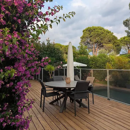 Family-friendly Pool & Garden *