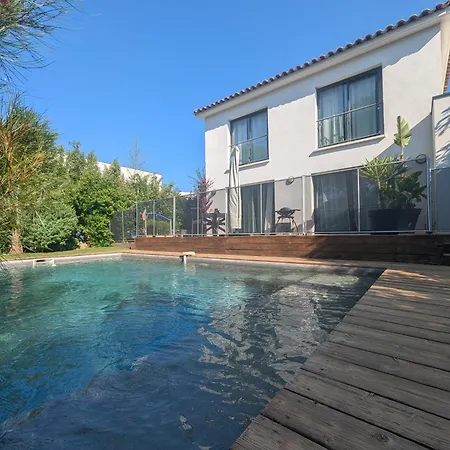 Family-friendly Pool & Garden Saint-Raphaël