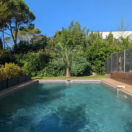Family-friendly Pool & Garden Saint-Raphaël