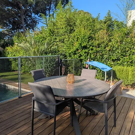 Family-friendly Pool & Garden Saint-Raphaël